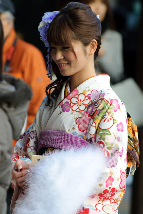 Meiji Jingu, Tokyo, una ragazza con kimono / Meiji Jingu, Tokyo, a girl wearing kimono