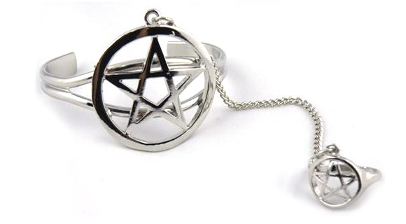 Dysfunctional Doll - Star Pentagram Slave Bracelet With Ring Gothic Chain Metal