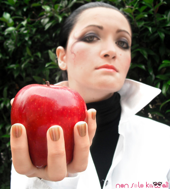 Glitzerland opi - evil queen with apple