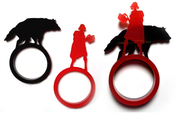 Little Red Riding Hood and wolf Lasercut Acrylic Ring Set, anello con cappuccetto rosso e il lupo nero