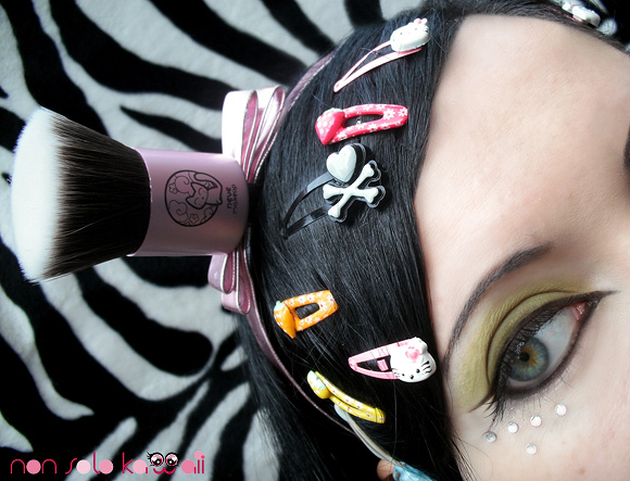 Harajuku Girl swatch and make-up by non solo Kawaii, Kawaii Japan by Neve Cosmetics