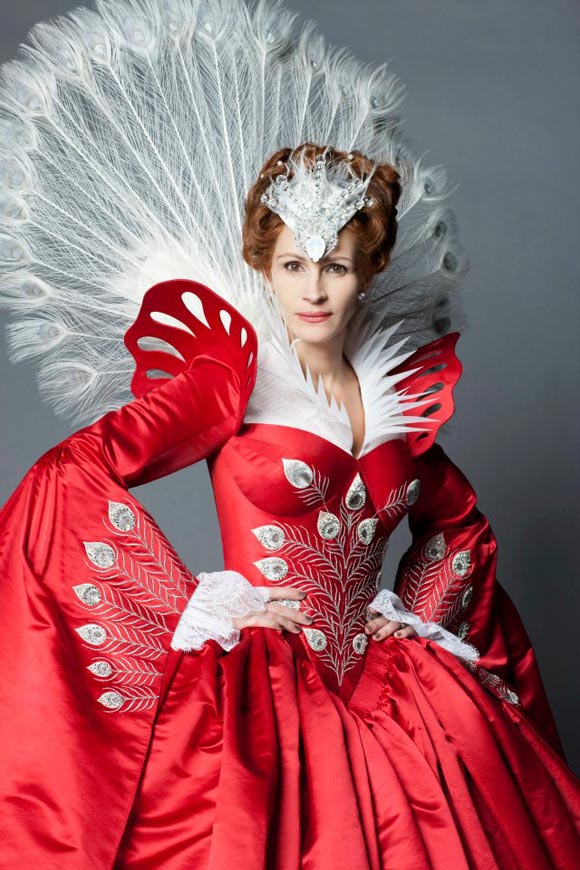 Snow White movie Mirror Mirror, Evil Queen Julia Roberts reddress