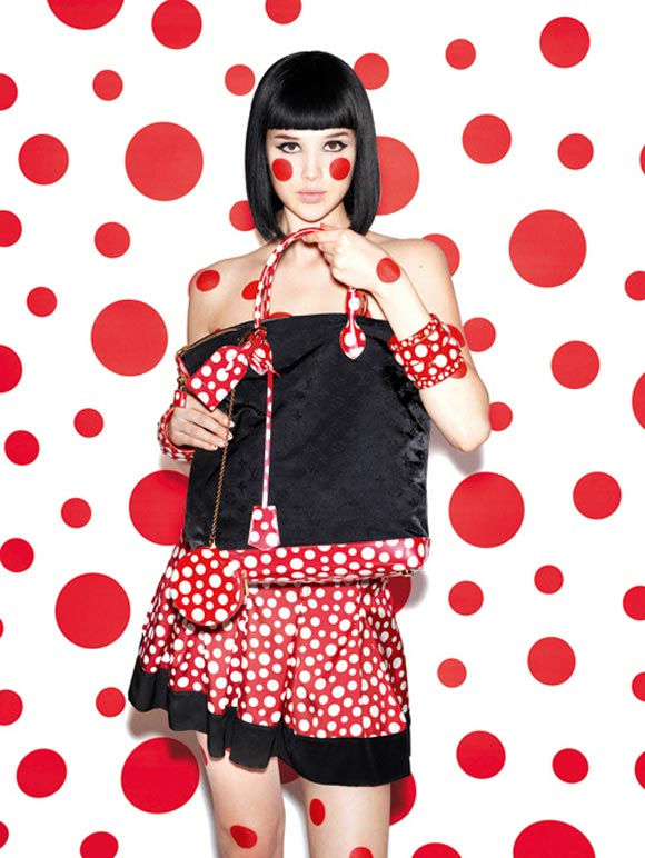 Yayoi Kusama and Louis Vuitton, Capsule Collection 2012, red and black polka dots eyeglases with pochette bag and shoes, occhiali da sole con scarpe e borsa a pois rossi e neri
