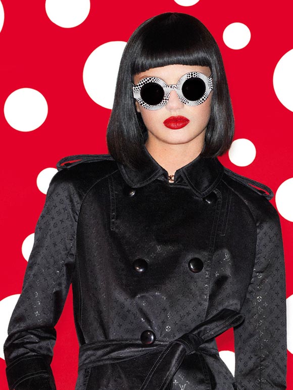 Yayoi Kusama and Louis Vuitton, Capsule Collection 2012, red and black polka dots eyeglases with pochette bag and shoes, occhiali da sole con scarpe e borsa a pois rossi e neri